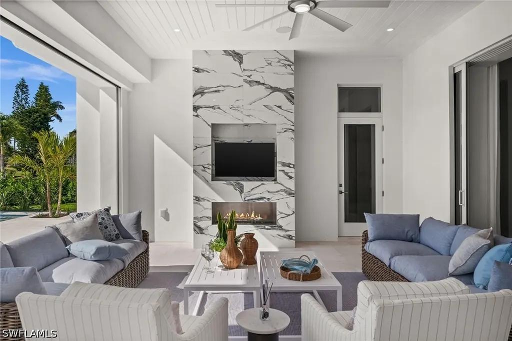 809 Wedge Drive Naples FL 34103