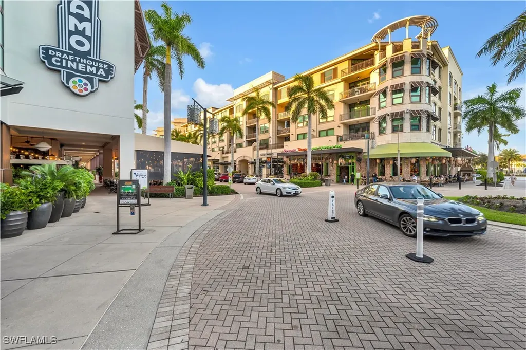 9115 Strada Place Naples FL 34108