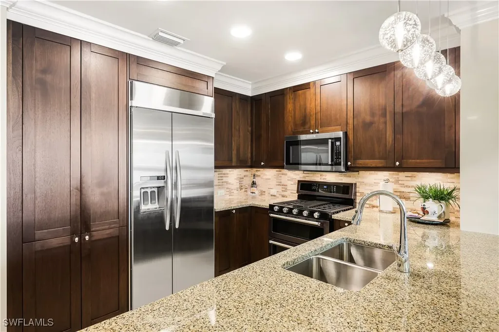 9115 Strada Place Naples FL 34108