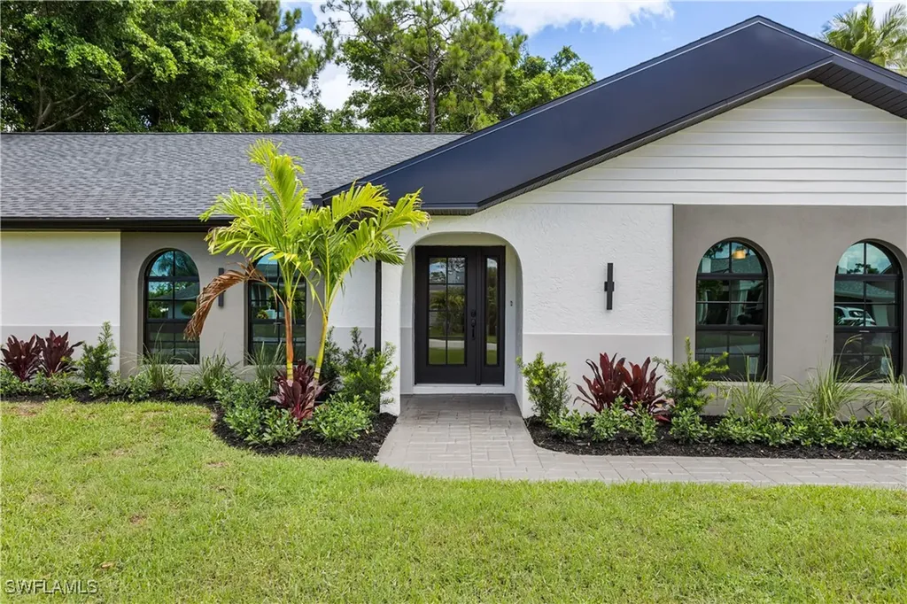 1911 Princess Court Naples FL 34110