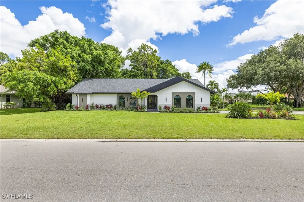 1911 Princess Court Naples FL 34110