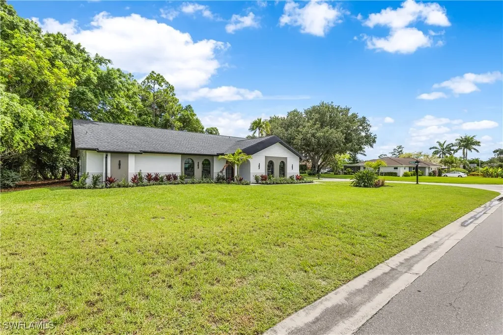 1911 Princess Court Naples FL 34110