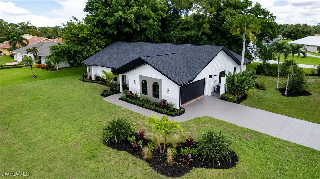 1911 Princess Court Naples FL 34110