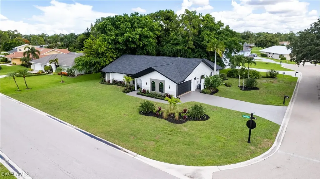 1911 Princess Court Naples FL 34110