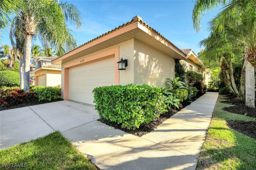 6679 Castlelawn Place Naples FL 34113