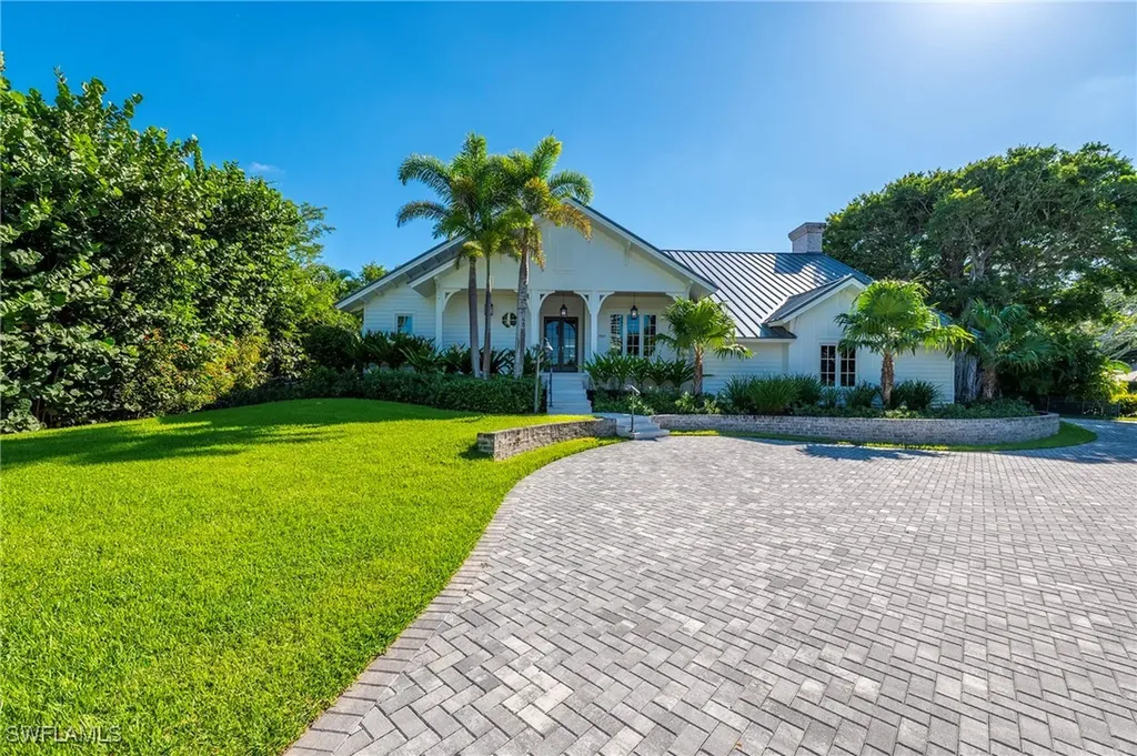 5042 Seahorse Avenue Naples FL 34103