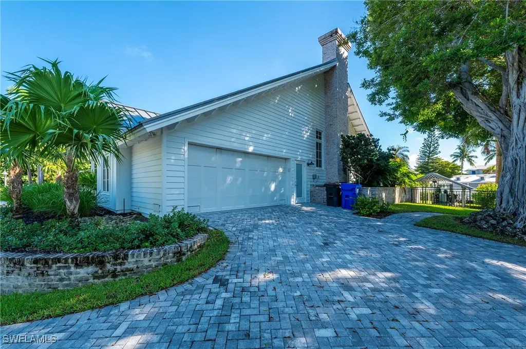 5042 Seahorse Avenue Naples FL 34103