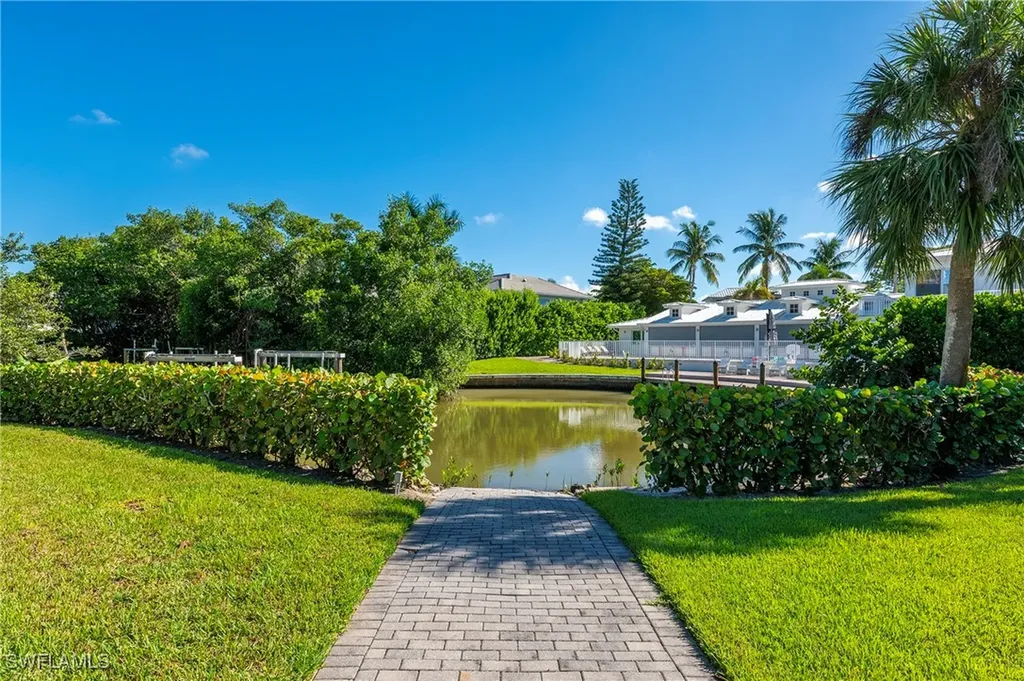 5042 Seahorse Avenue Naples FL 34103