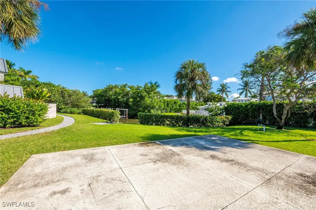 5042 Seahorse Avenue Naples FL 34103