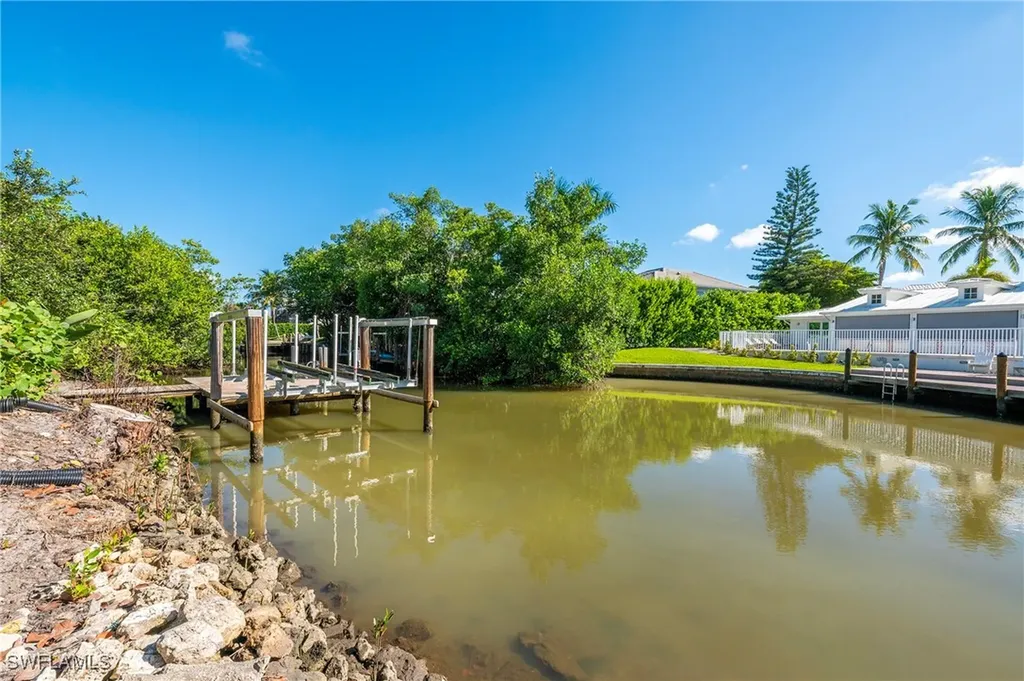 5042 Seahorse Avenue Naples FL 34103