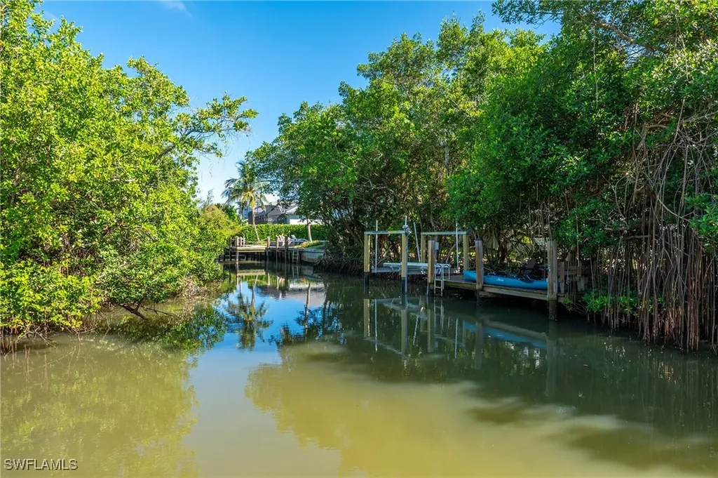 5042 Seahorse Avenue Naples FL 34103