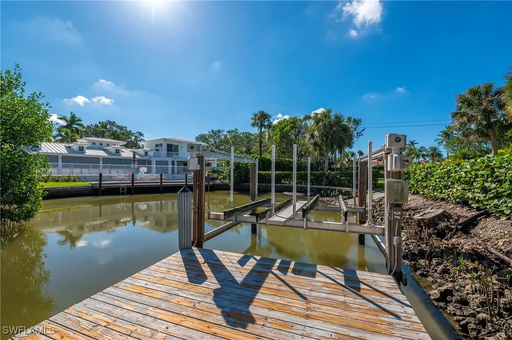 5042 Seahorse Avenue Naples FL 34103