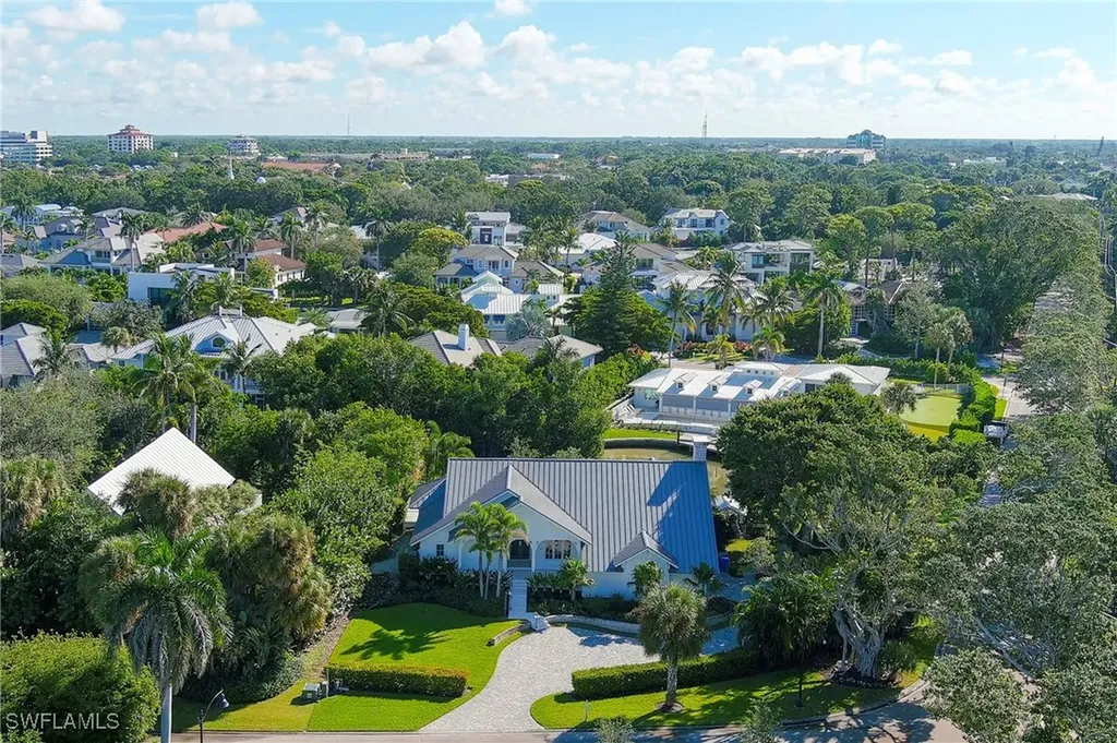 5042 Seahorse Avenue Naples FL 34103
