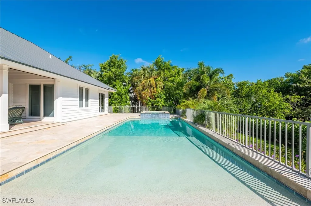 5042 Seahorse Avenue Naples FL 34103