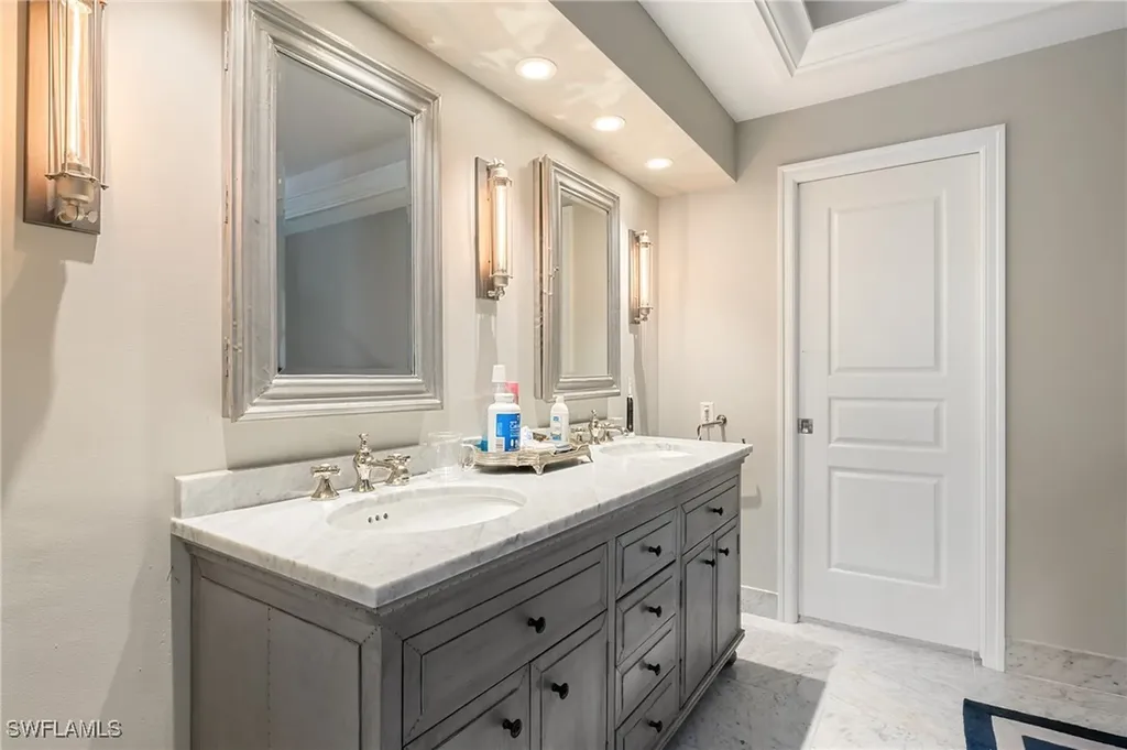 5042 Seahorse Avenue Naples FL 34103