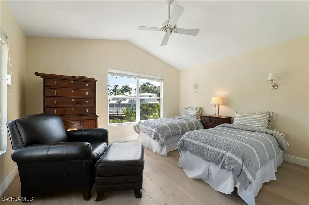 5042 Seahorse Avenue Naples FL 34103