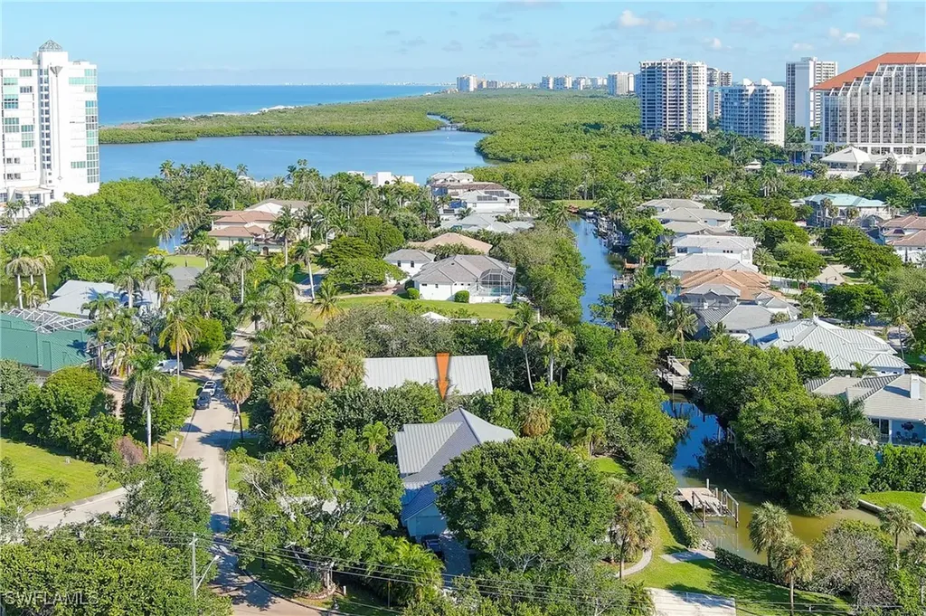 5042 Seahorse Avenue Naples FL 34103