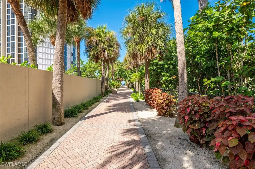 5042 Seahorse Avenue Naples FL 34103