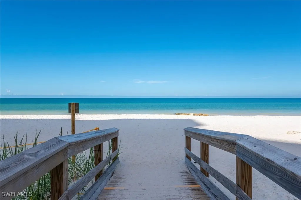 5042 Seahorse Avenue Naples FL 34103
