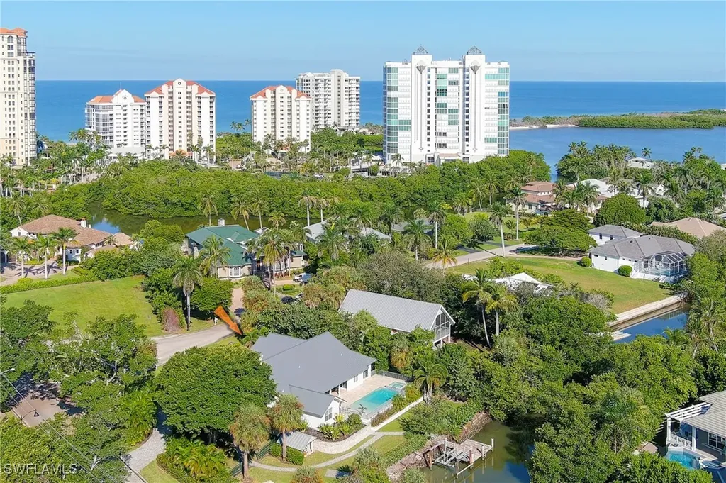 5042 Seahorse Avenue Naples FL 34103