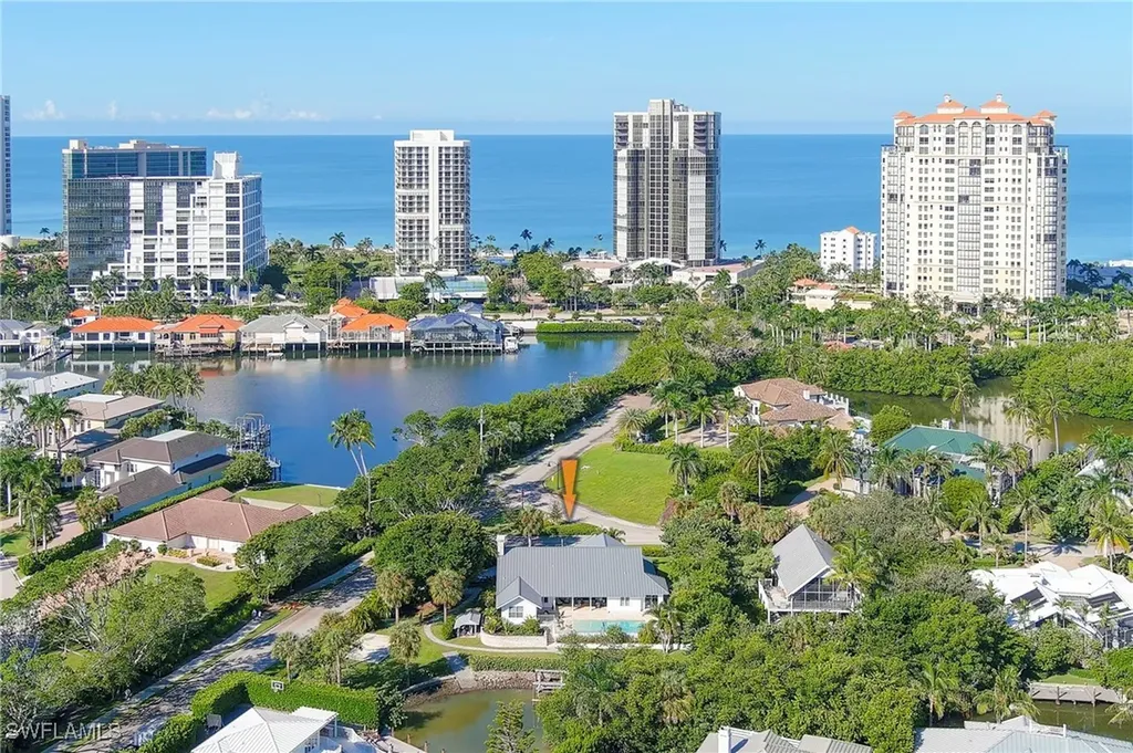 5042 Seahorse Avenue Naples FL 34103