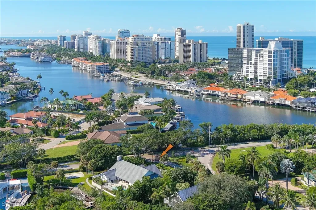5042 Seahorse Avenue Naples FL 34103