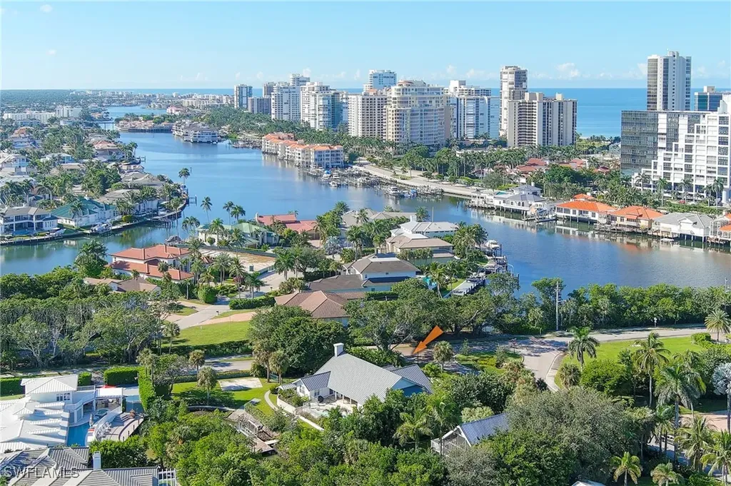 5042 Seahorse Avenue Naples FL 34103