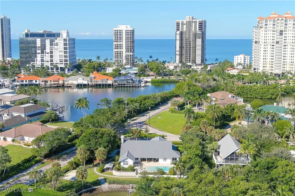 5042 Seahorse Avenue Naples FL 34103