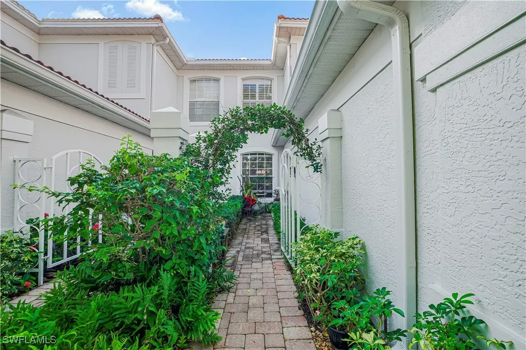 2220 Arielle Drive Naples FL 34109