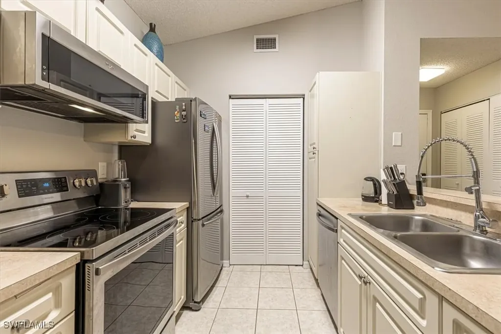 2202 Arbour Walk Circle Naples FL 34109