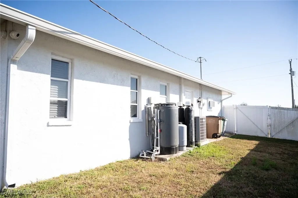 113 NE 11th Terrace Cape Coral FL 33909