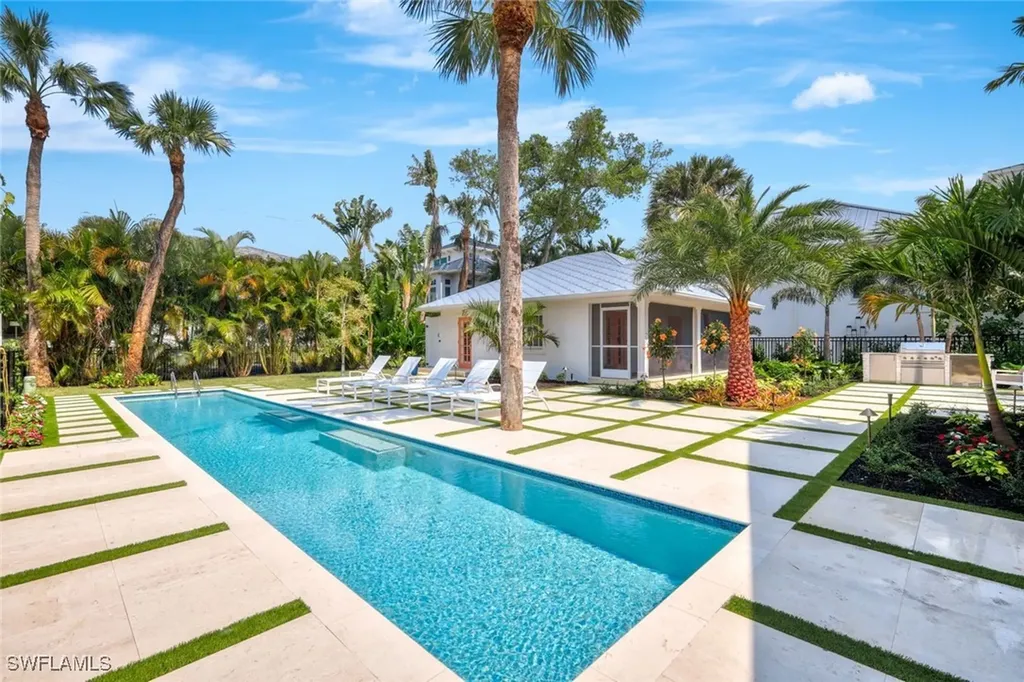 67 8th Avenue S Naples FL 34102