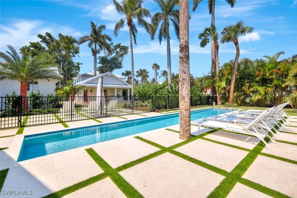 67 8th Avenue S Naples FL 34102