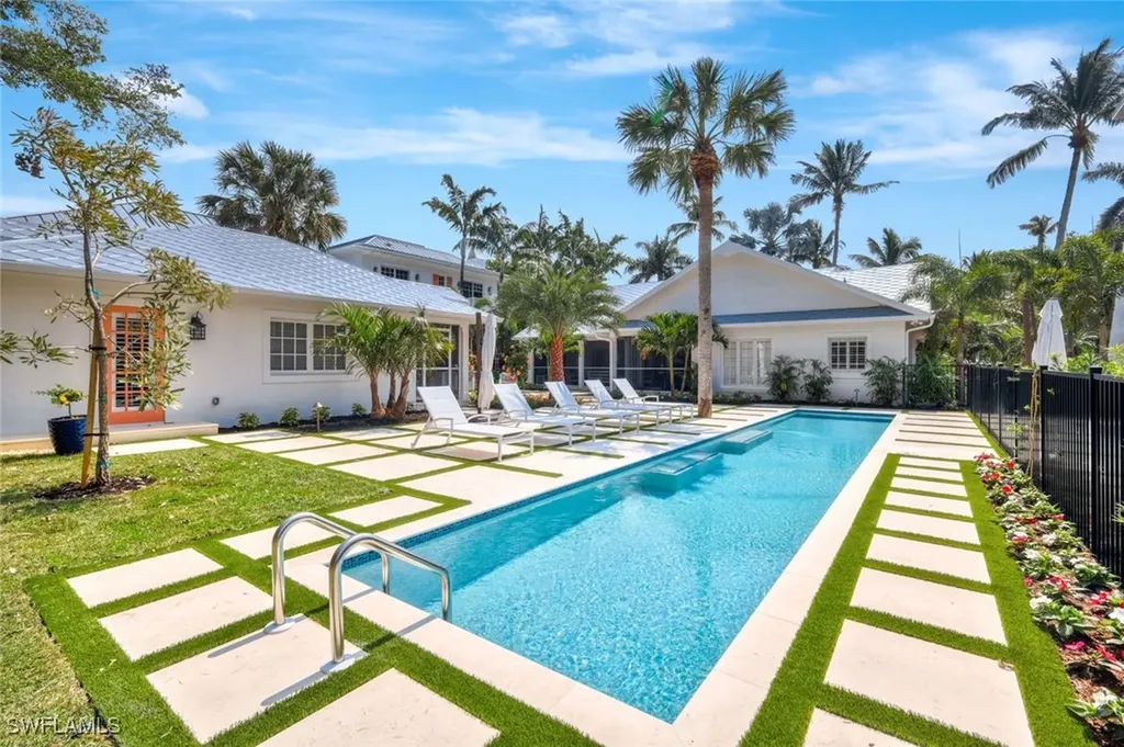 67 8th Avenue S Naples FL 34102