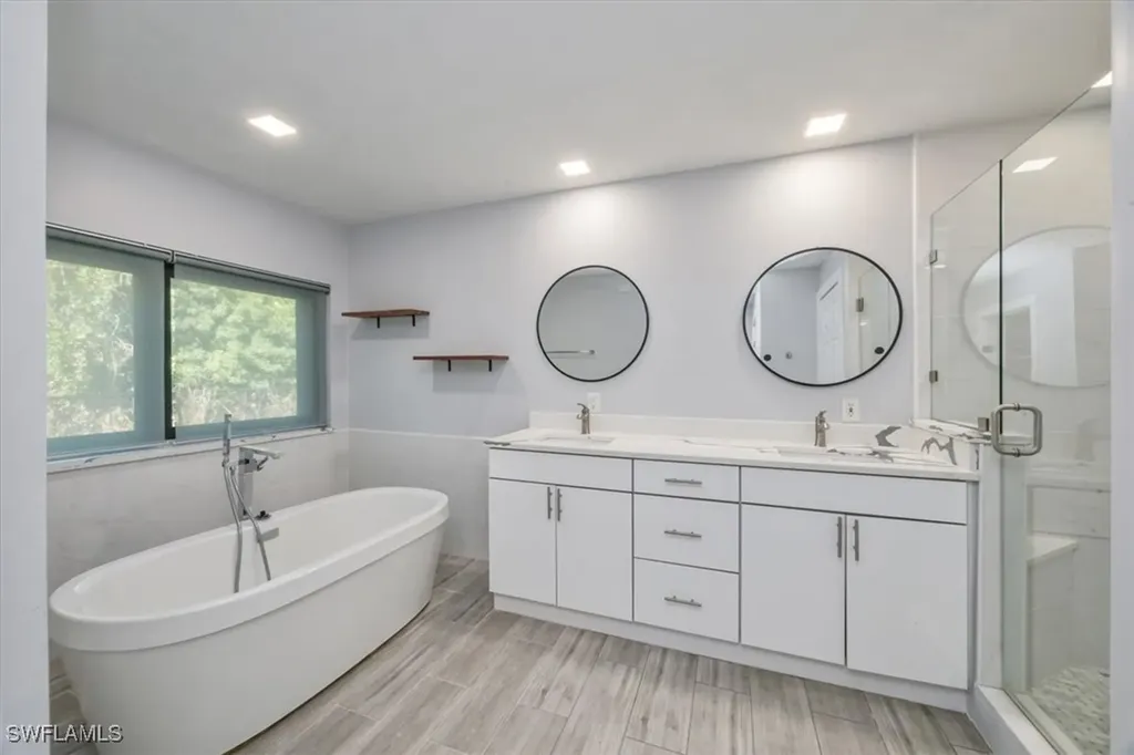 6161 Waxmyrtle Way Naples FL 34109