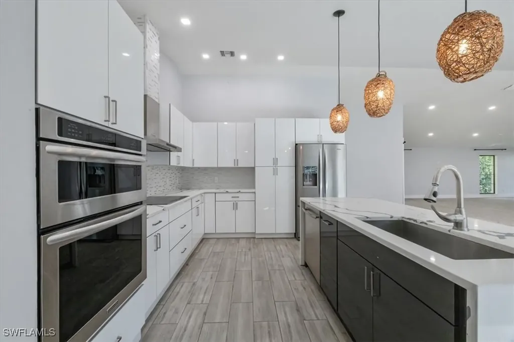 6161 Waxmyrtle Way Naples FL 34109