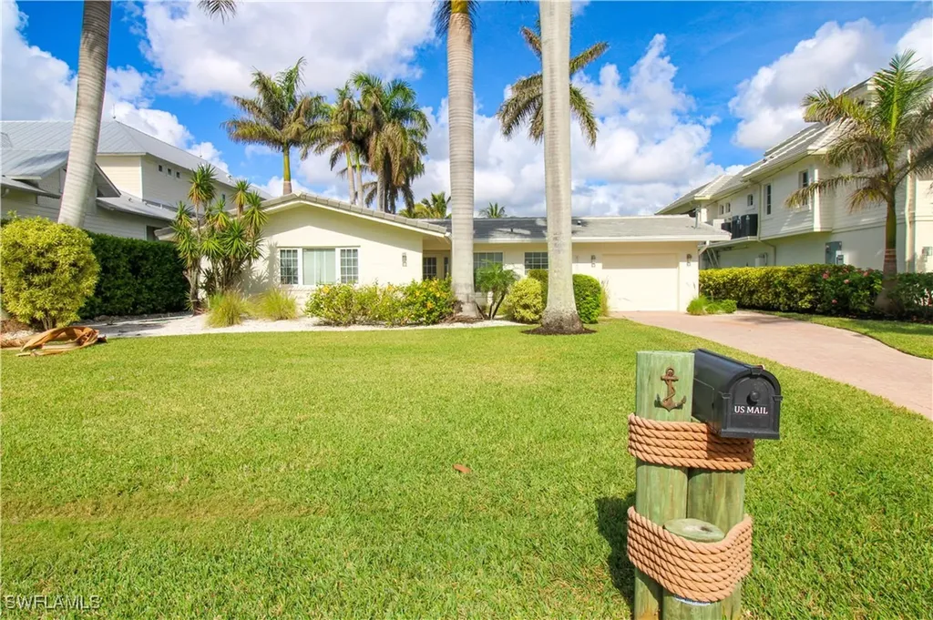 1353 Pelican Avenue Naples FL 34102