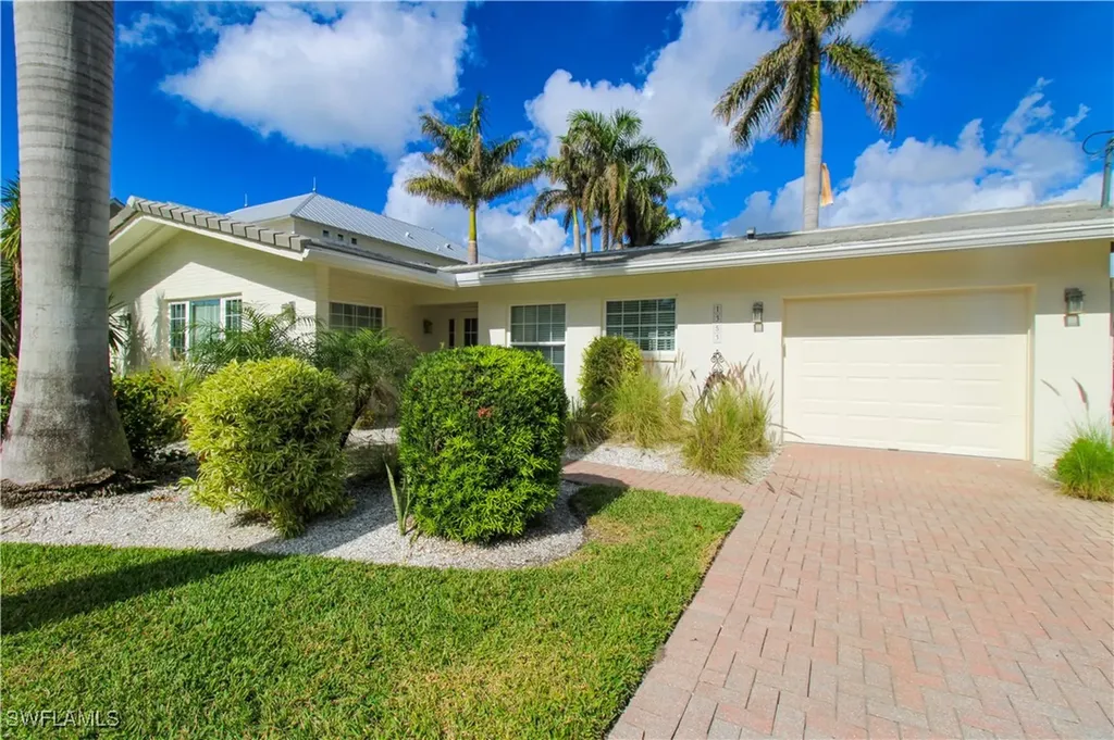 1353 Pelican Avenue Naples FL 34102