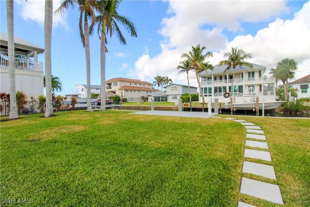 1353 Pelican Avenue Naples FL 34102