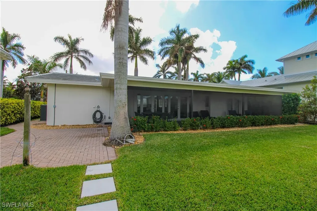 1353 Pelican Avenue Naples FL 34102