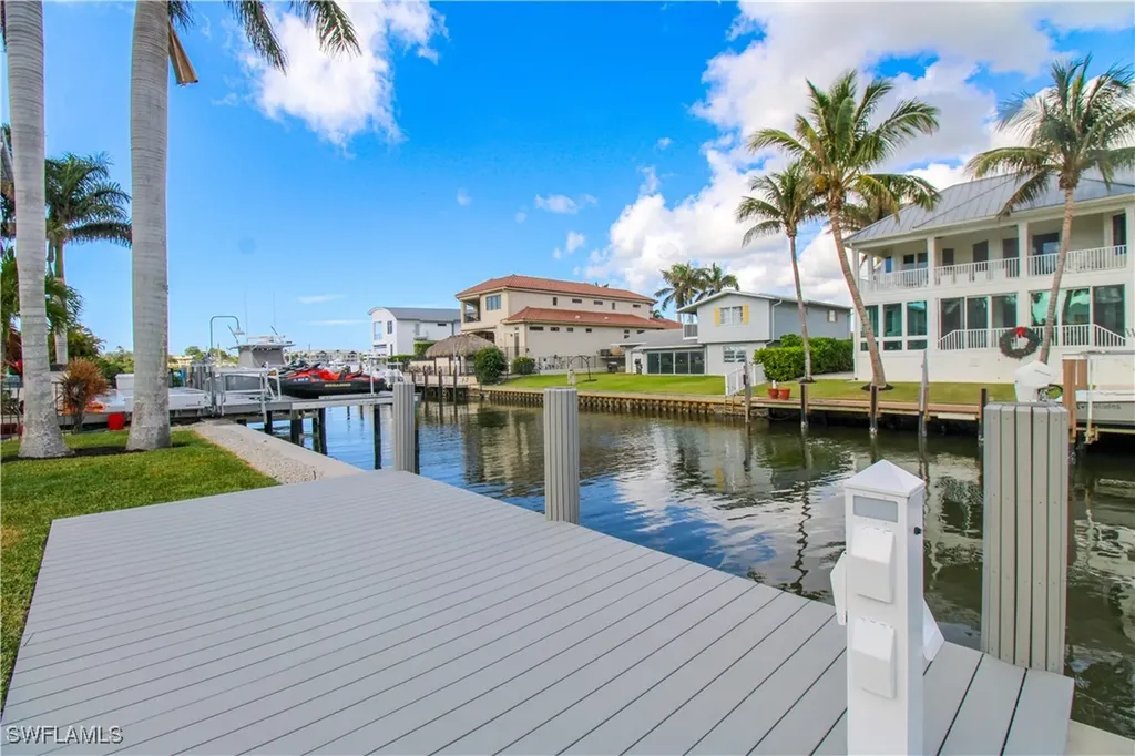 1353 Pelican Avenue Naples FL 34102