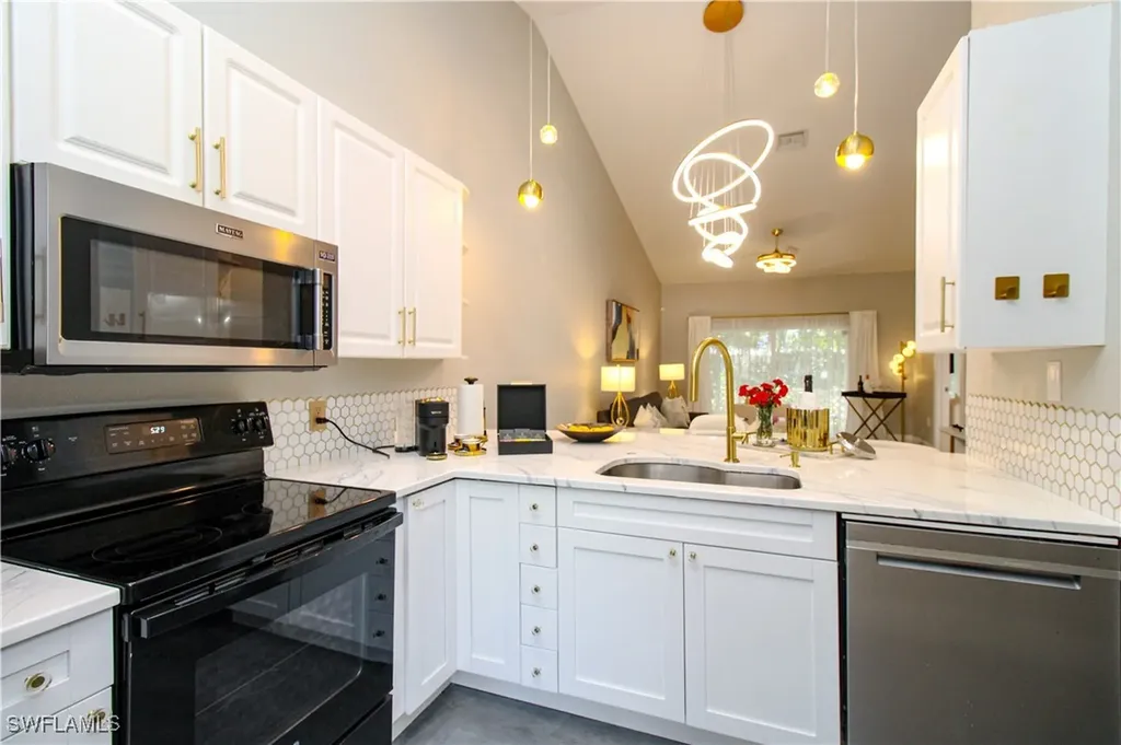 3540 Avion Woods Court Naples FL 34104