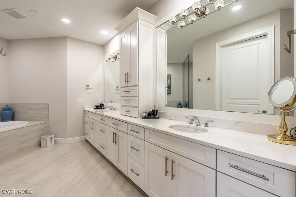 16379 Viansa Way Naples FL 34110