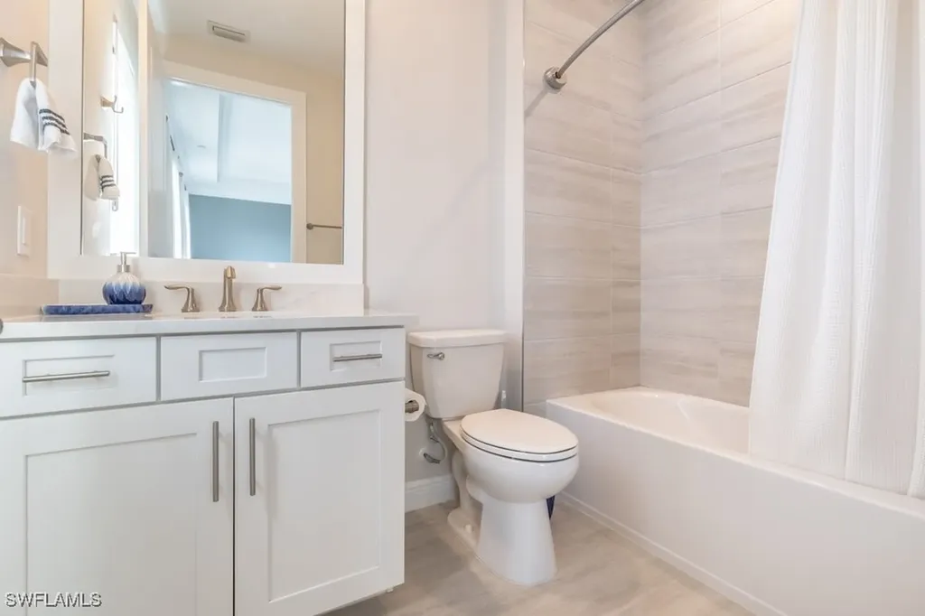 16379 Viansa Way Naples FL 34110