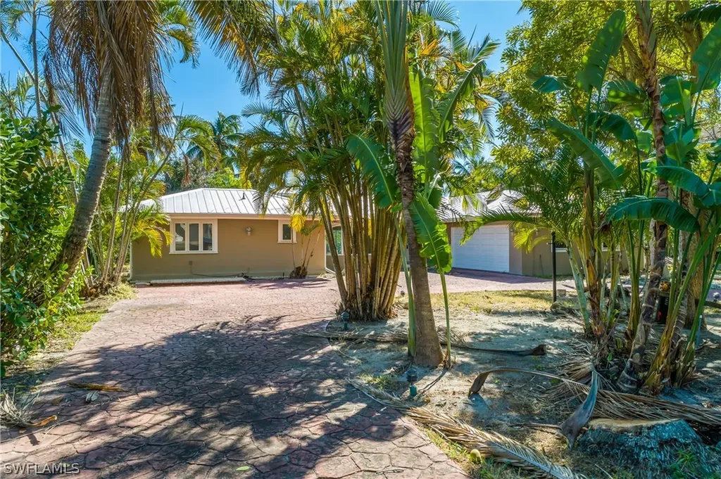 2195 Sheepshead Drive Naples FL 34102