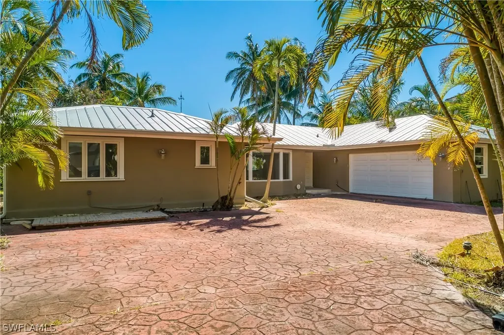 2195 Sheepshead Drive Naples FL 34102