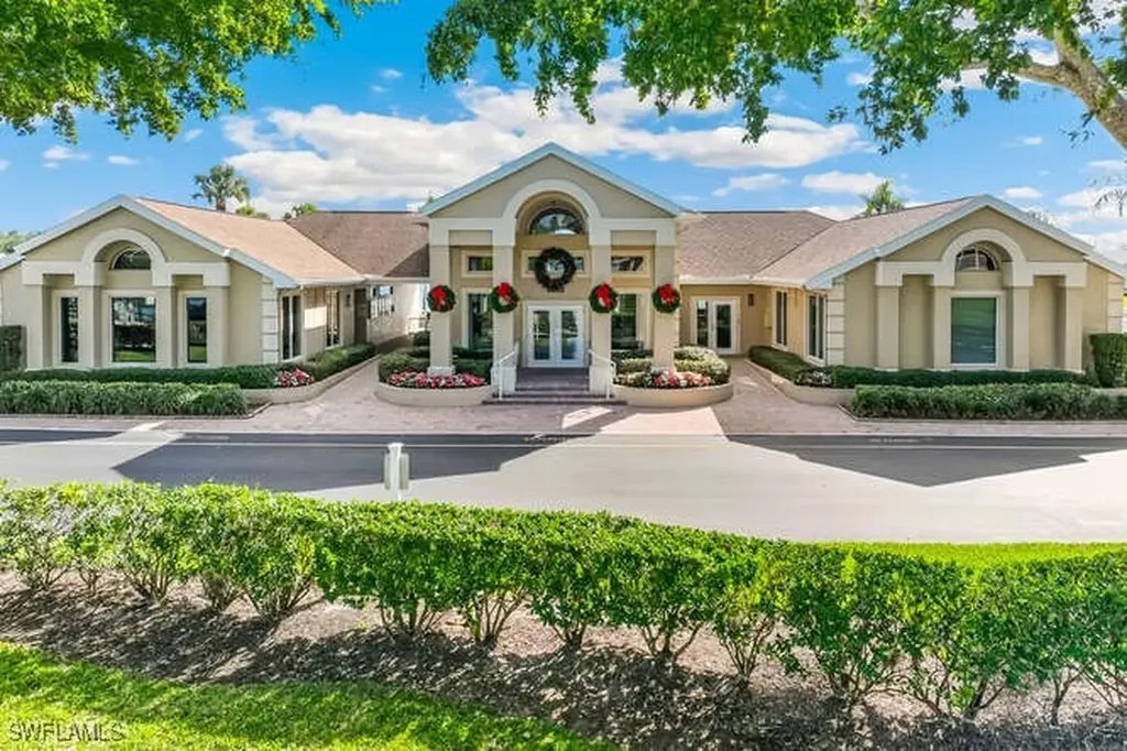 2876 W Crown Pointe Boulevard Naples FL 34112