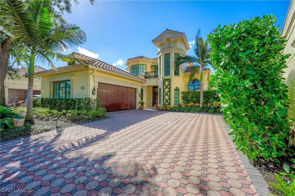 8057 Via Vecchia Naples FL 34108