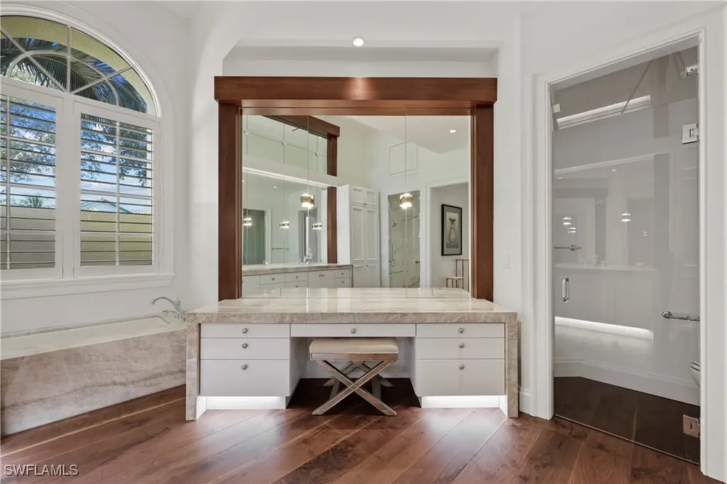 8057 Via Vecchia Naples FL 34108