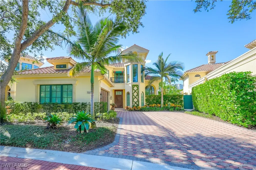 8057 Via Vecchia Naples FL 34108